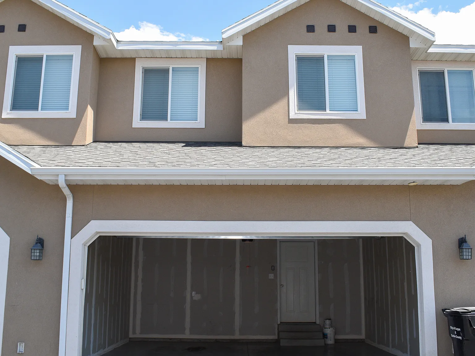 3 bed, 2.5 bath, 1461 sqft, $1,700 — Photo 2
