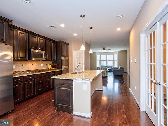 2nd image of 1411 Livingston Sq