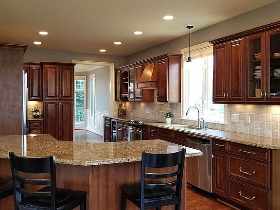 Large island, open plan