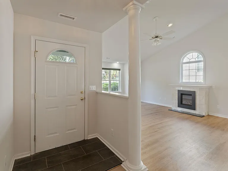 1081 Wintergreen Ln — Photo 11