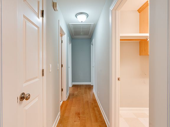3rd image of 518 Acklen Park Dr