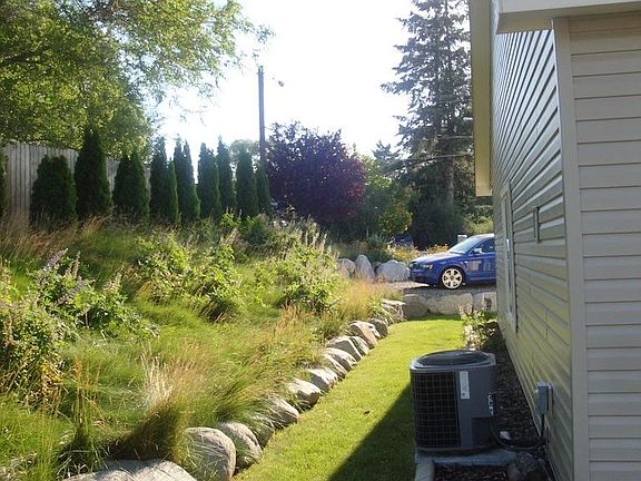 Side yard, great for flower planting