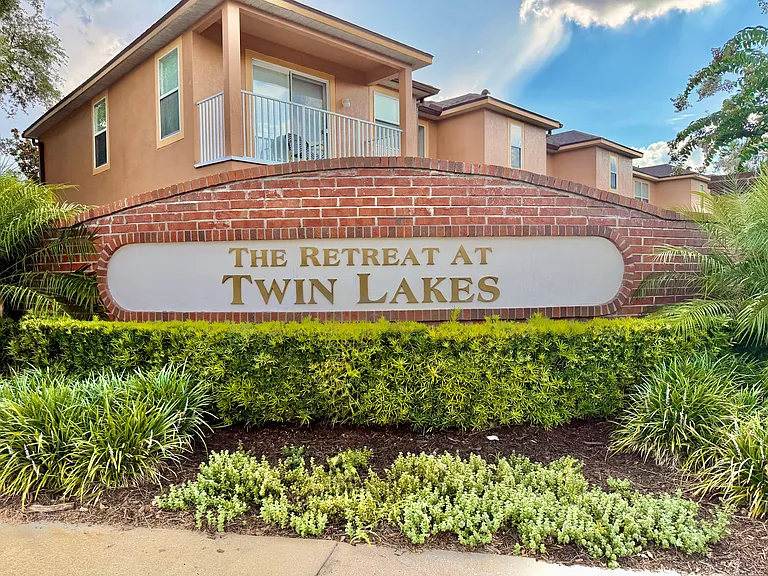 Community entrance -1720 RETREAT VIEW CIR.