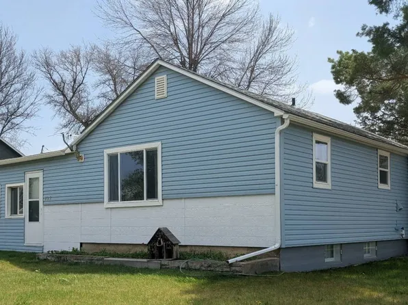 437 S 3rd St W, Malta, MT 59538