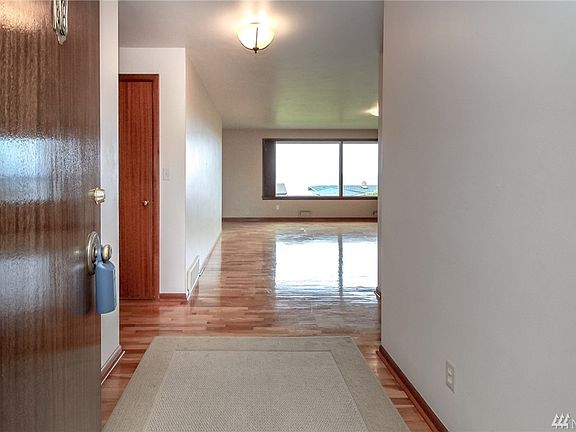 5th image of 1720 S Fairview Dr