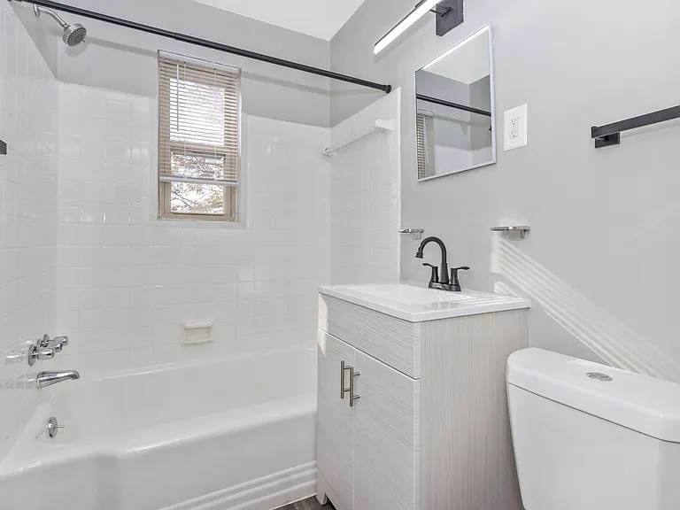 Emerald Apartments — Photo 18