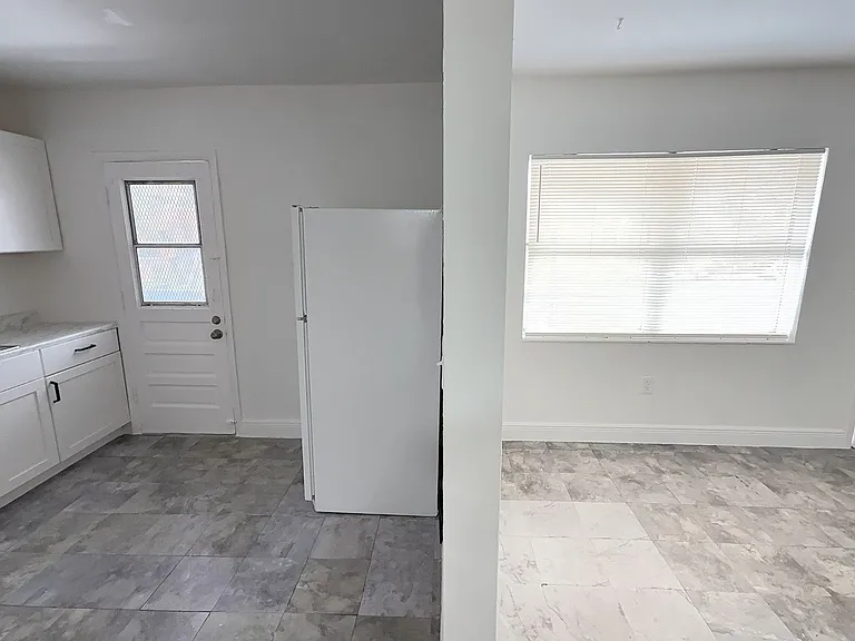Airport Manor — Photo 12