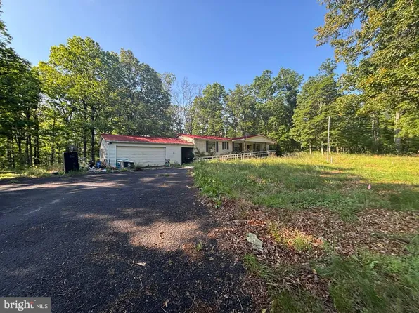2 Kenwis Dr, Paw Paw, WV 25434