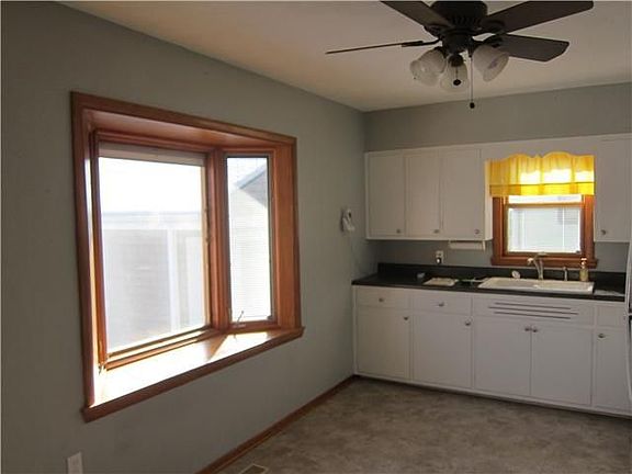 3rd image of 525 E Ulen Dr