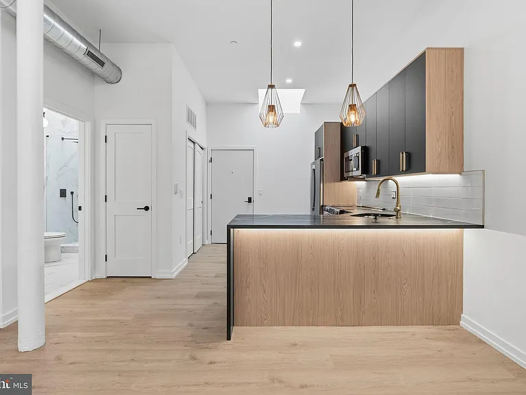 203 S 13th St #4B — Photo 6