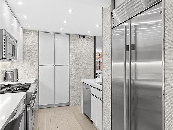 5th image of 170 E 87th St APT W4c