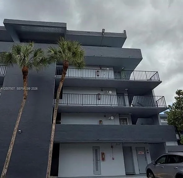 310 Fontainebleau Blvd #406 — Photo 1