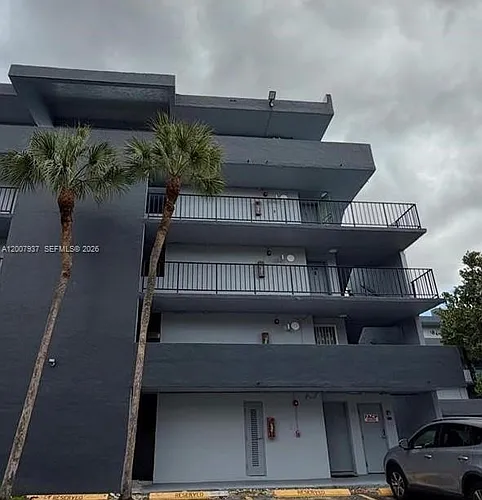 310 Fontainebleau Blvd #406 Photo 1