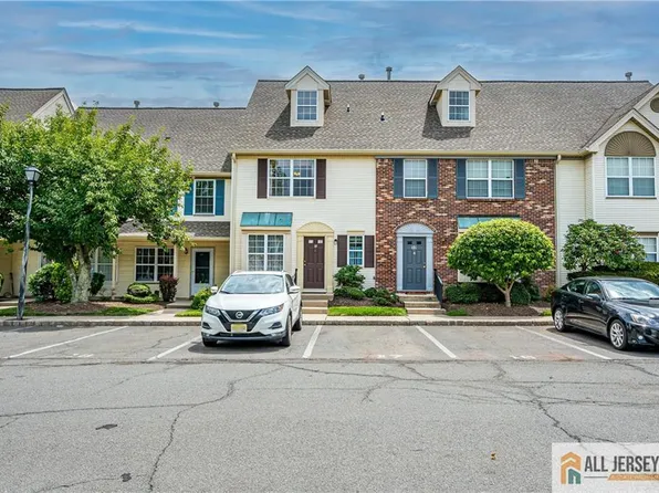 33 Keith Ct, Kendall Park, NJ 08824