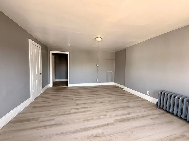 265 N Laurel St — Photo 6