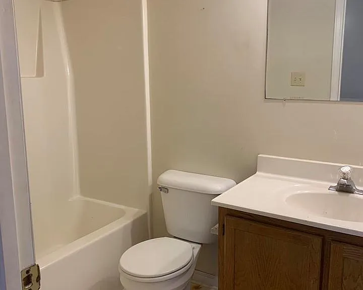 121 Ervin St — Photo 3