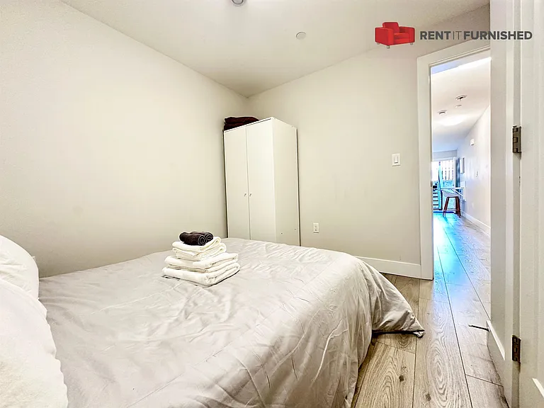 3460 Prince Edward St — Photo 8