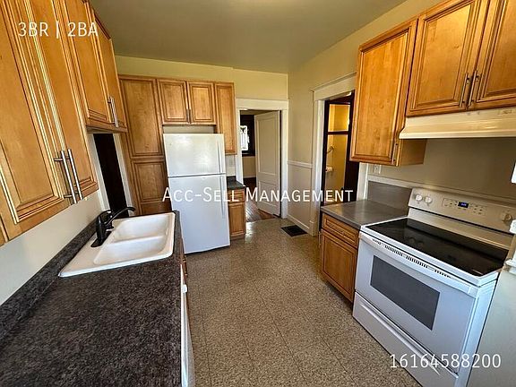 2nd image of 848 Henry Ave SE