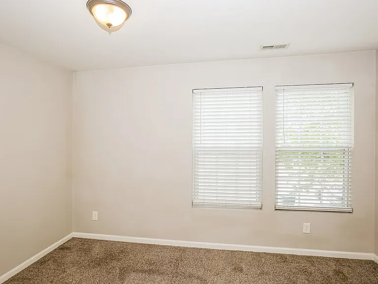 8817 Oak Dr NE — Photo 11