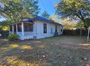 1304 S 5th St, Bonham, TX 75418