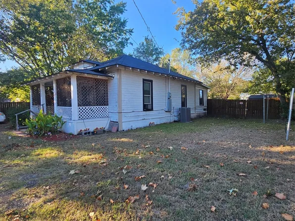 1304 S 5th St, Bonham, TX 75418