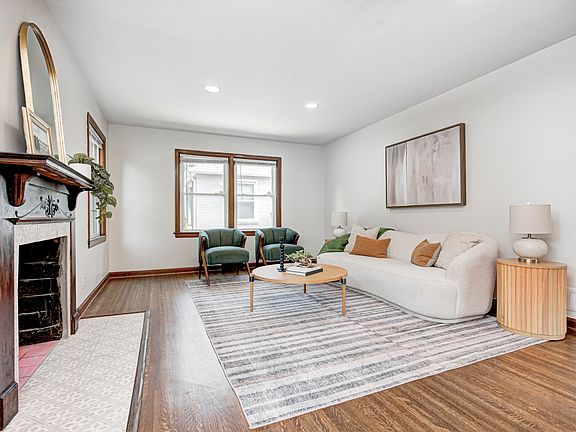 3rd image of 5809 N Illinois St