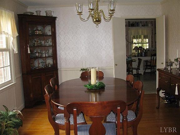 4th image of 234 Chesterfield Pl
