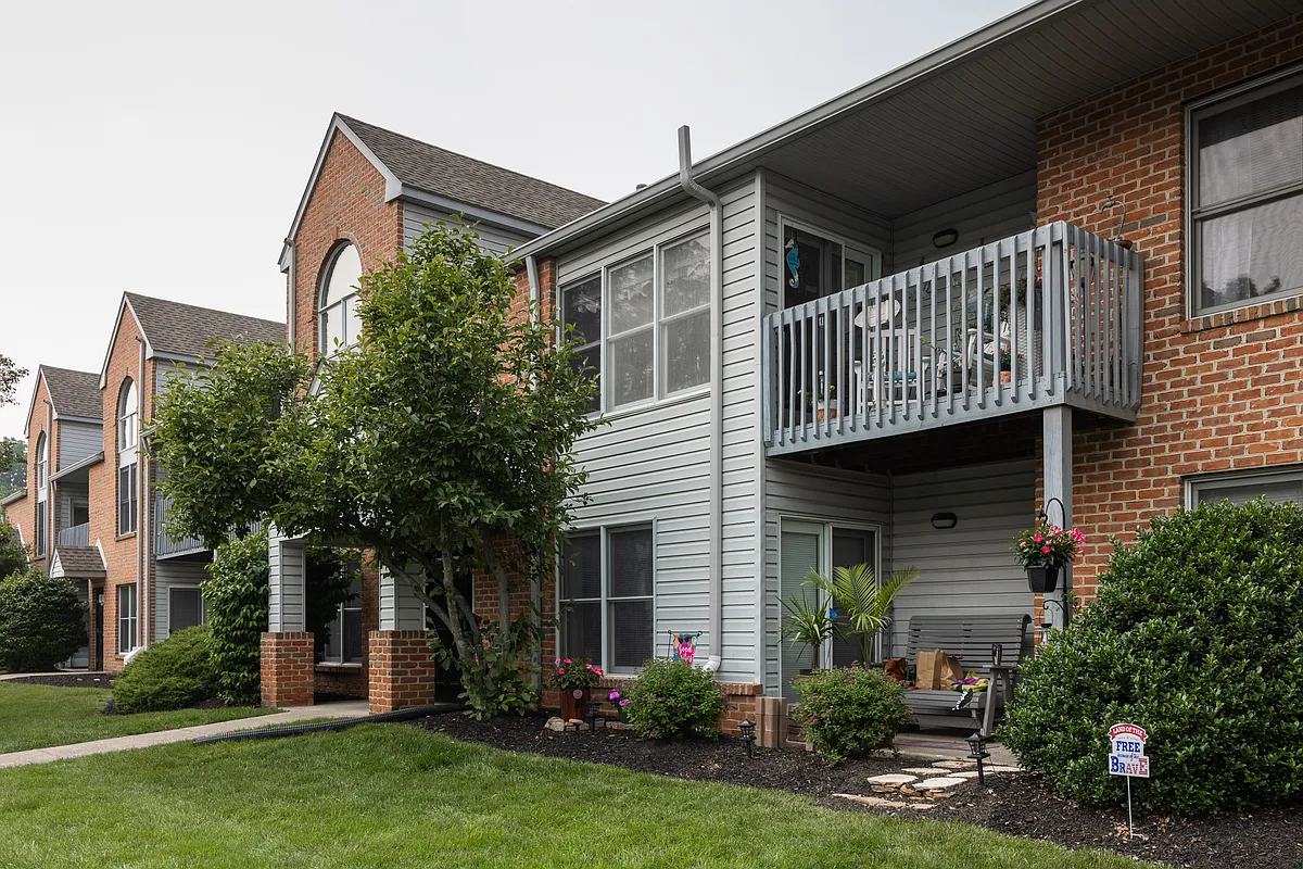 Building Photo - Pointe North Apartments