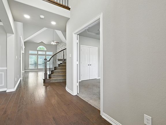 5th image of 1523 Diamond Creek Ln