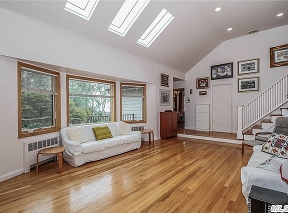4th image of 3 Mansion Dr