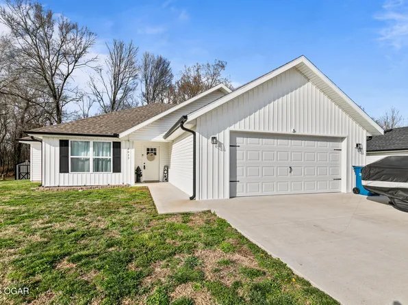 2033 Lakeview, Carthage, MO 64836