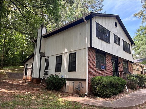 3rd image of 3745 Londonderry Ct