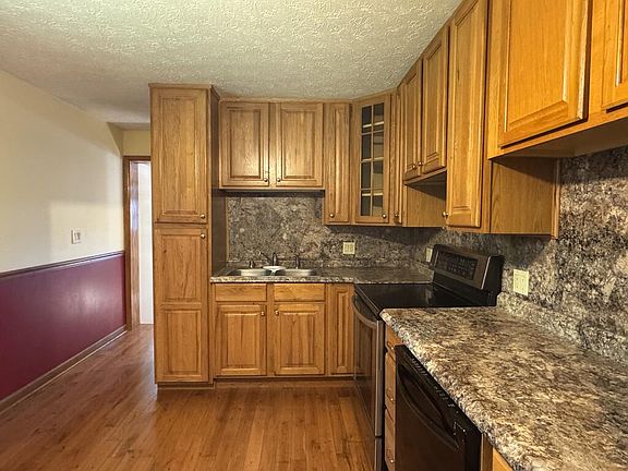 4th image of 254 Lagrange St