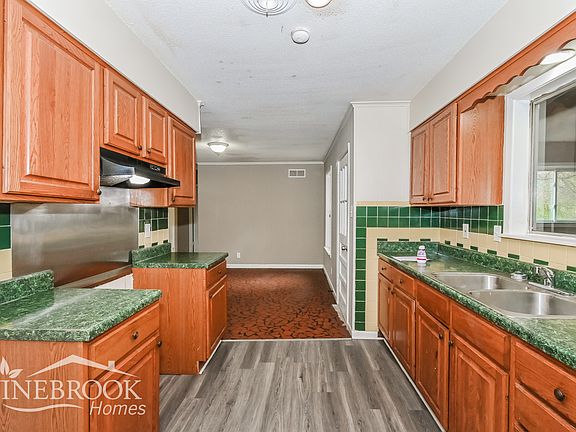 4th image of 241 Blairmore Ave