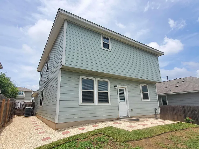251 Triumph Rd SW — Photo 24
