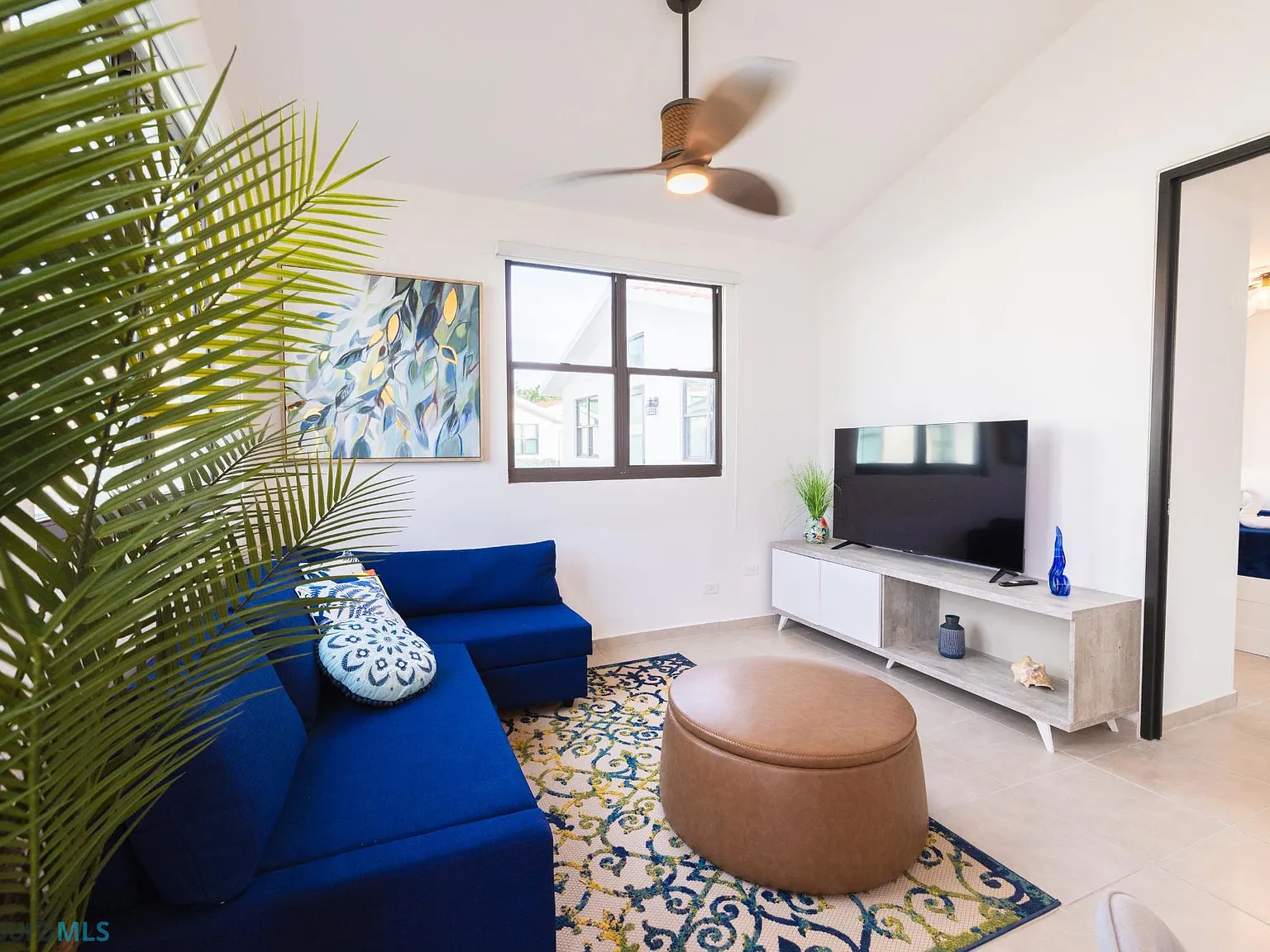 2 bed, 2.0 bath, 800 sqft, $2,500 — Photo 3