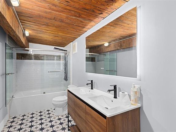 5th image of 644 Wells St SW Unit 16