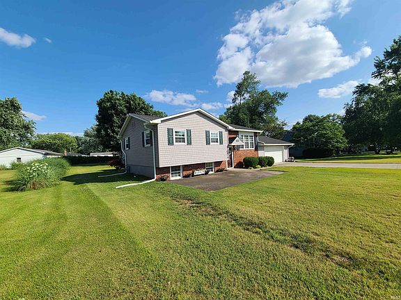 2nd image of 3203 Bradley Dr