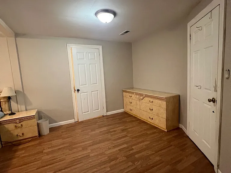 2811 Magnolia St — Photo 2