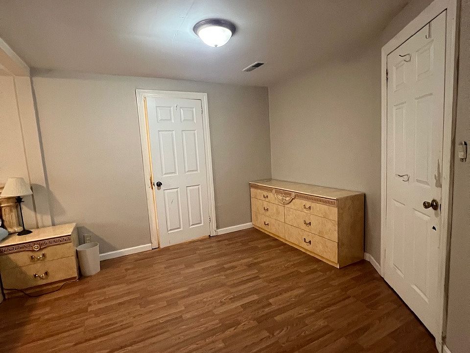 2nd image of 2811 Magnolia St