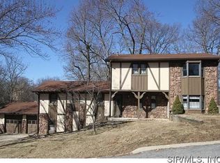 1101 Forest Hill Dr, Belleville, IL 62221