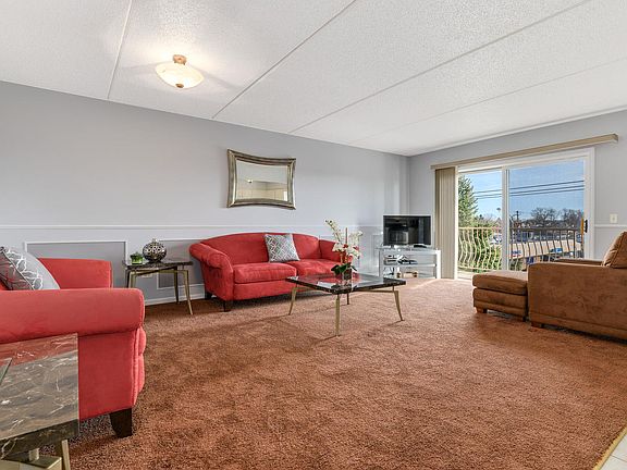 3rd image of 4534 N Cumberland Ave Unit 201