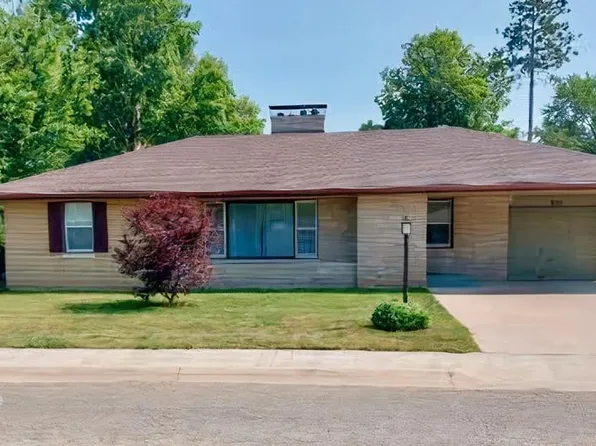 921 N Manning Dr, Chillicothe, IL 61523