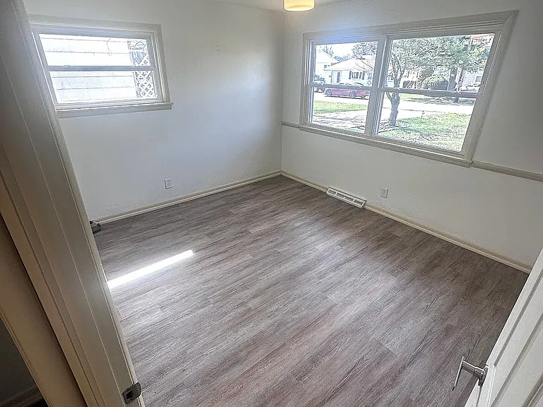 43 Eleanor Ave #43 — Photo 2