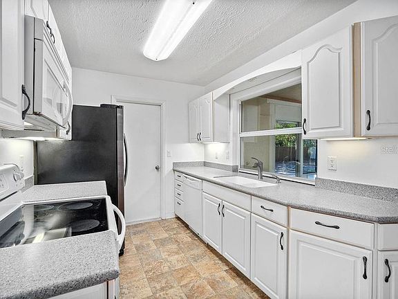 4th image of 2883 Indianwood Dr