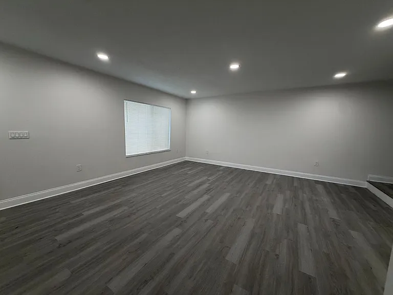 4105 Waterside Island Ct — Photo 2