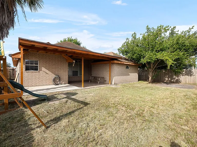 110 San Marcos St — Photo 11