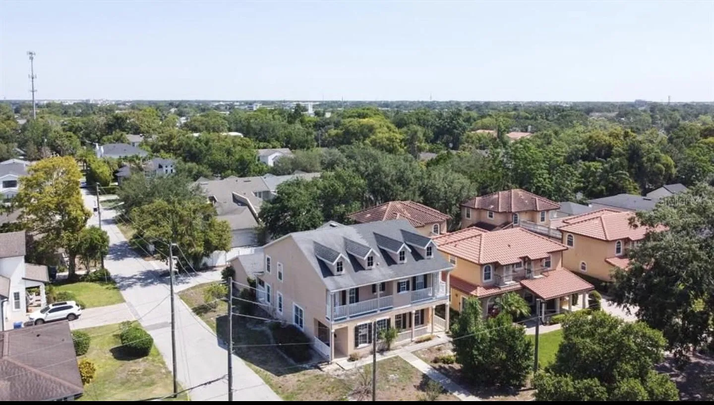 3 bed, 3.5 bath, 1596 sqft, $3,800 — Photo 3