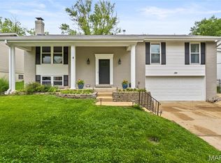 1064 Pinrun Dr, Ballwin, MO