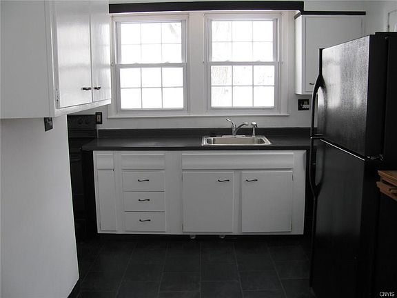 4th image of 8 Parkwood Dr